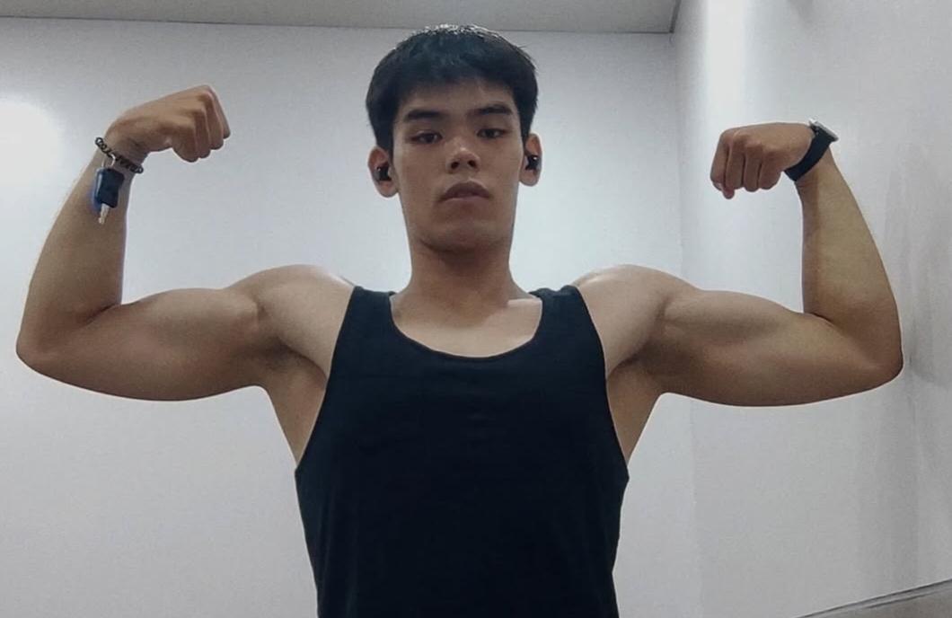 Ryo Ferdinand flexing after training